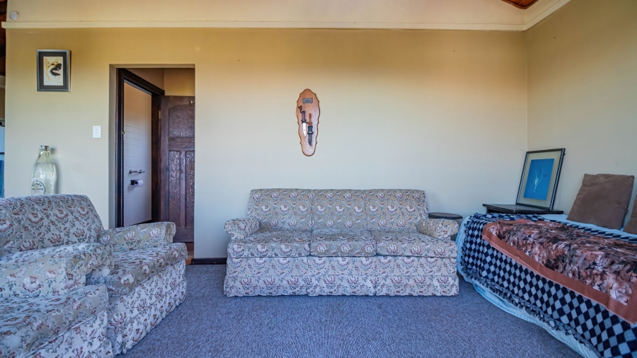 5 Bedroom Property for Sale in Lovemore Park Eastern Cape